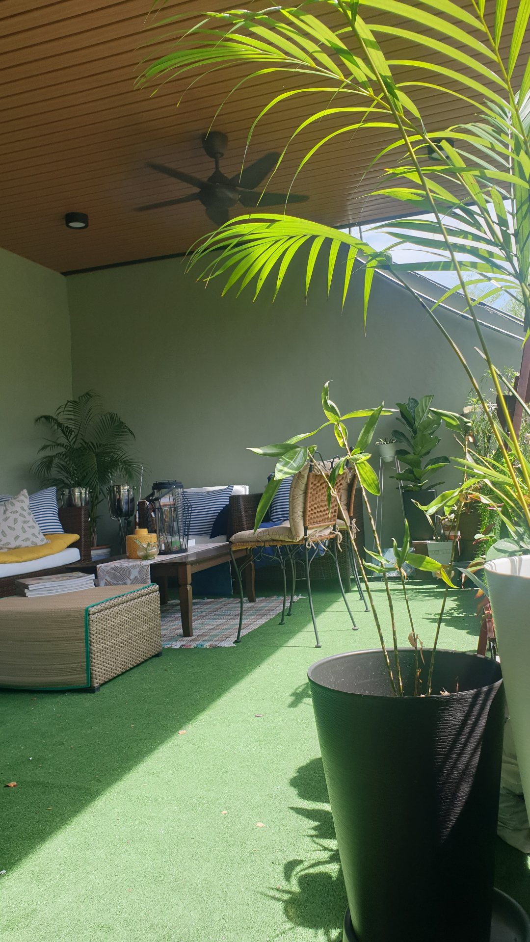 Outdoor lounge corner of the studio